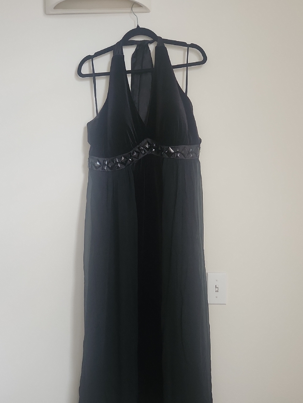 Signature By Robbie Bee Black Halter Beaded Velvet Silk Cocktail Dress